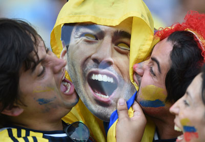 Mặt nạ Suarez cũng là một món đồ chơi được các CĐV World Cup 2014 yêu thích.
